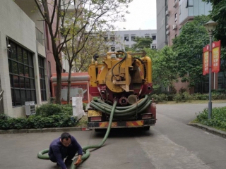小车清理化粪池3